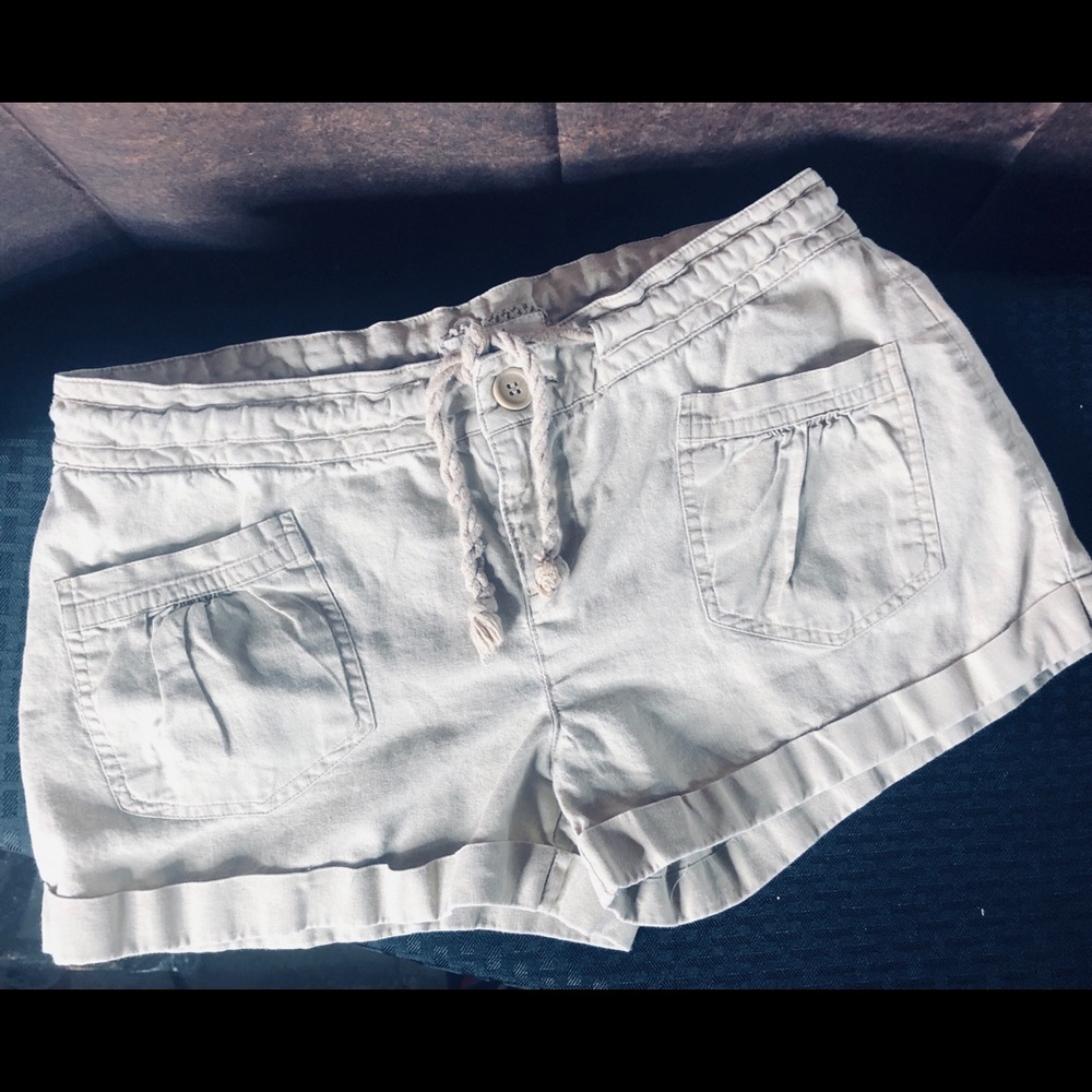 I Love H81 Khaki Shorts Size 28